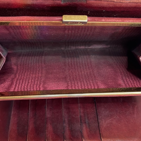 Chanel Raspberry Caviar long bifold wallet with front snap - Picture 13 of 15